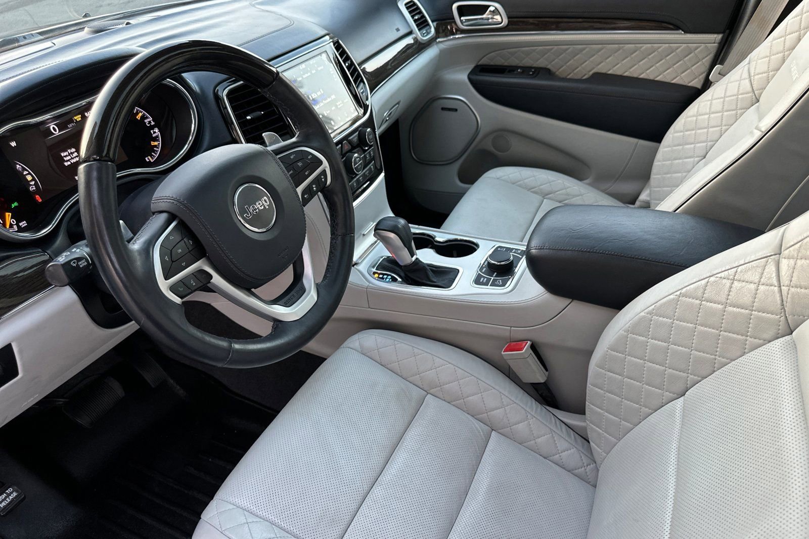 Used 2020 Jeep Grand Cherokee Summit image 10