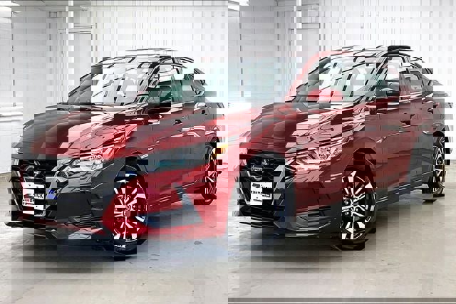 Used 2021 Nissan Sentra SV image 2