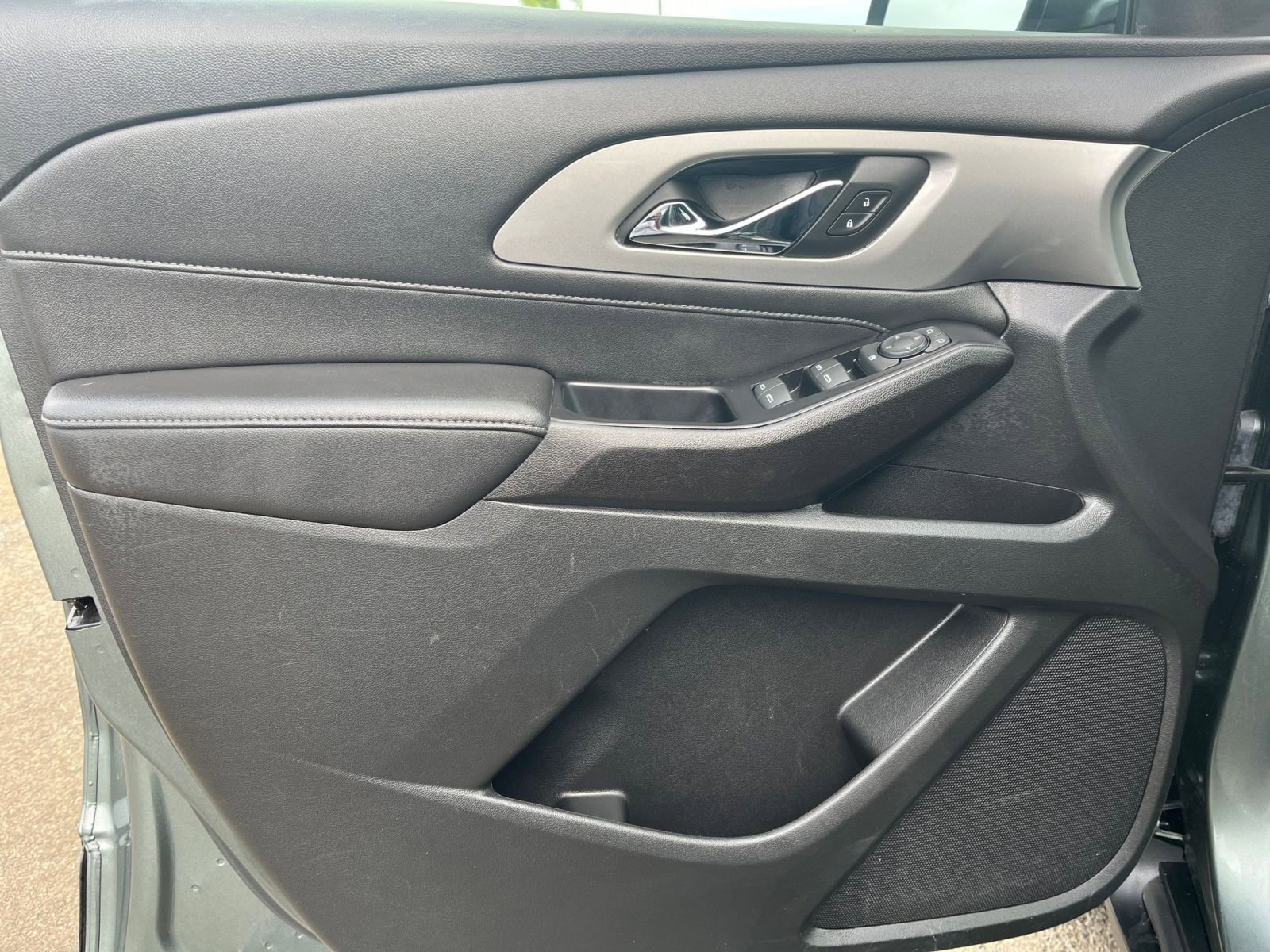 Used 2023 Chevrolet Traverse LT image 20