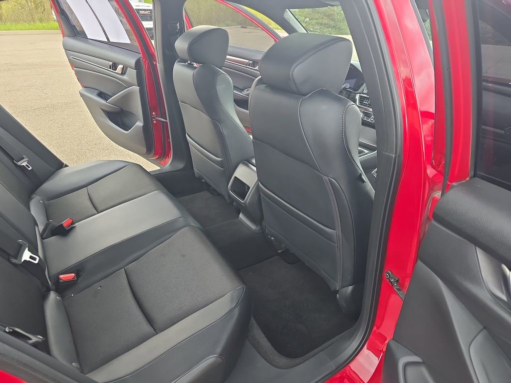 Used 2018 Honda Accord Sport image 11