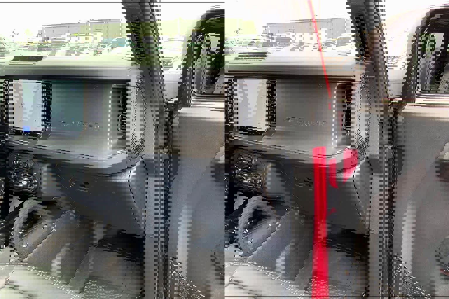 Certified 2025 Ford Bronco Badlands AWD/4WD image 18