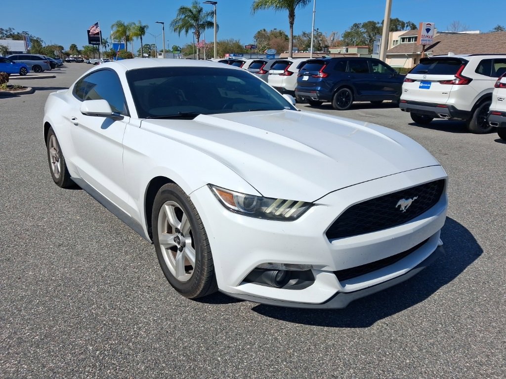 Used 2017 Ford Mustang Coupe image 3