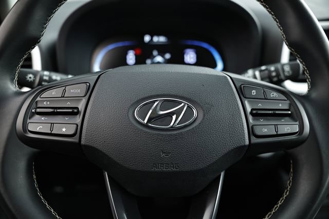 Used 2023 Hyundai Venue Limited image 30