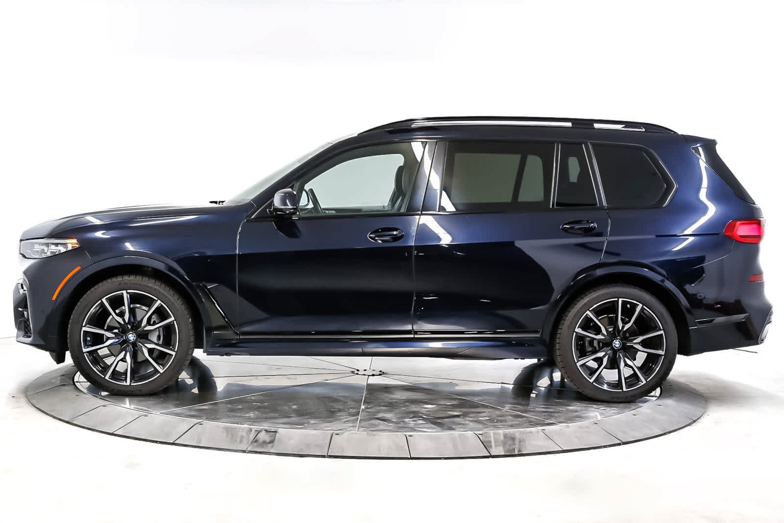 Used 2019 BMW X7 xDrive40i w/ Premium Package AWD/4WD image 2