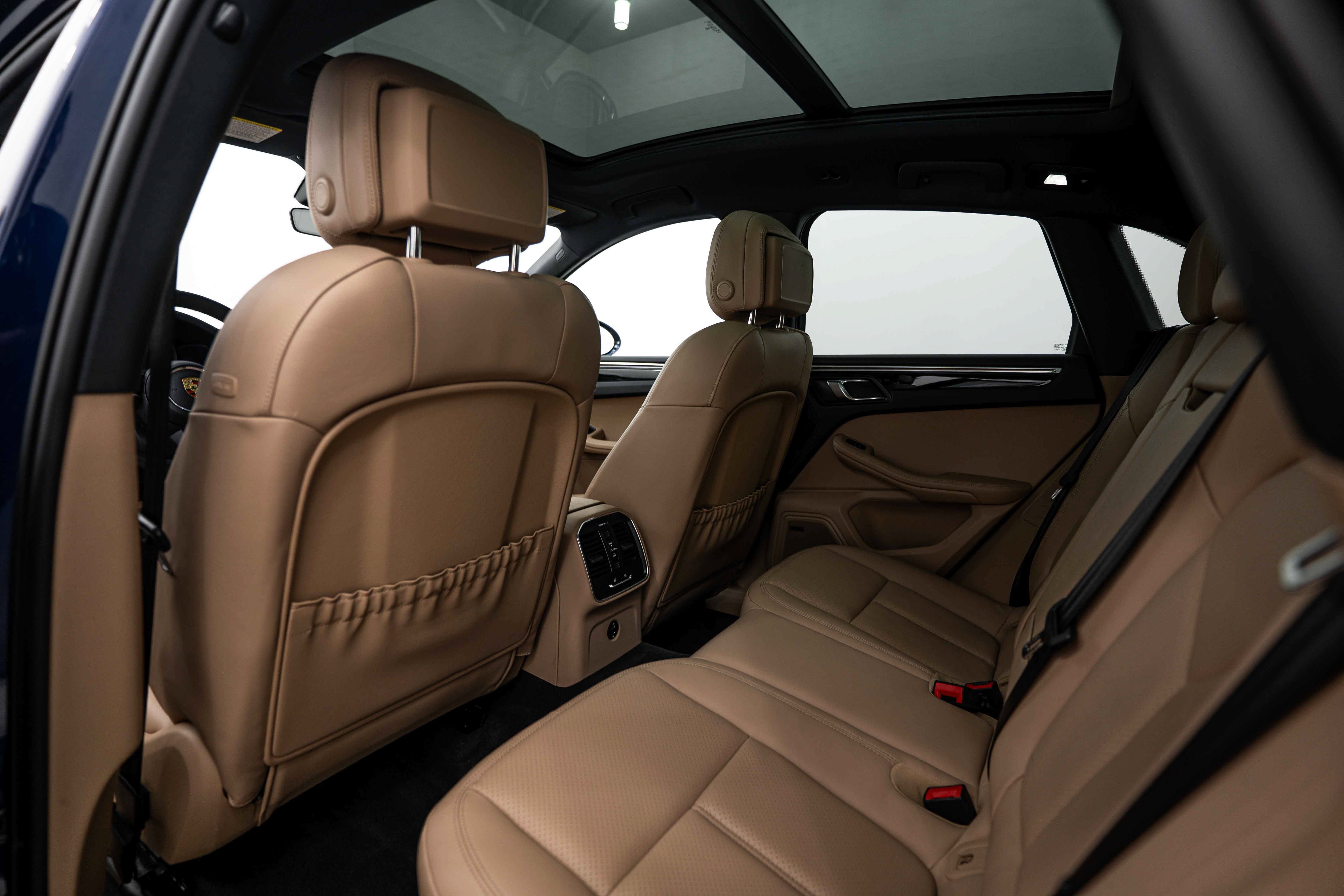 Certified 2024 Porsche Macan AWD/4WD image 17