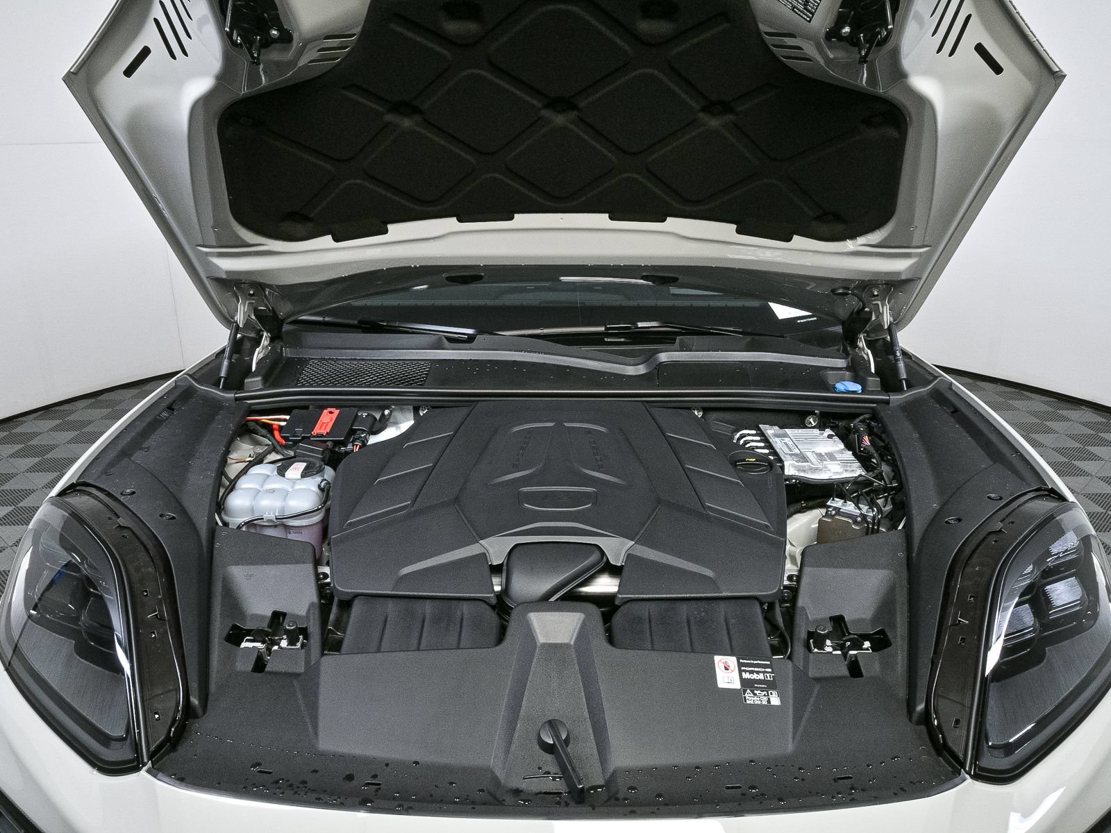 New 2026 Porsche Cayenne Coupe AWD/4WD image 34