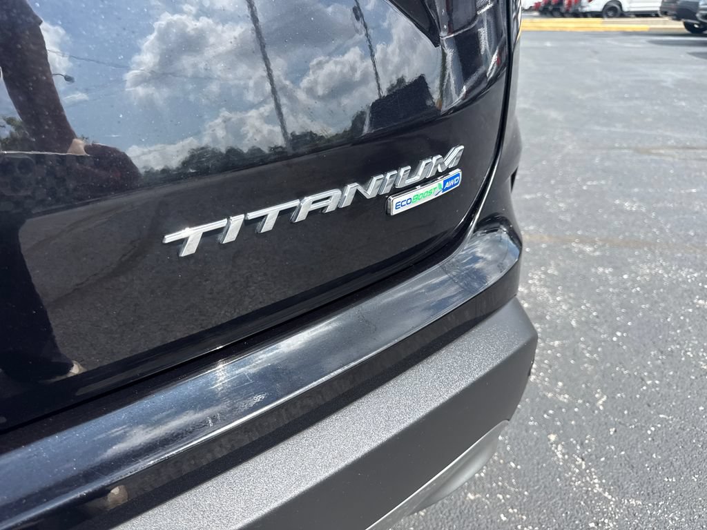 Used 2019 Ford Edge Titanium w/ Equipment Group 301A AWD/4WD image 11