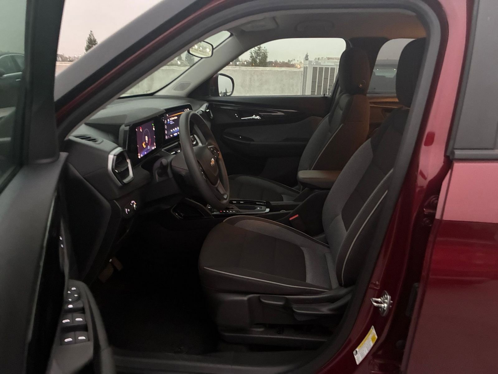 Used 2025 Chevrolet TrailBlazer LT image 24