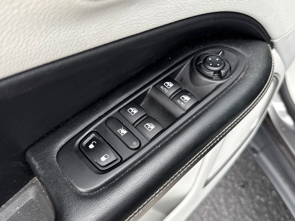 Used 2020 Jeep Compass Latitude image 12