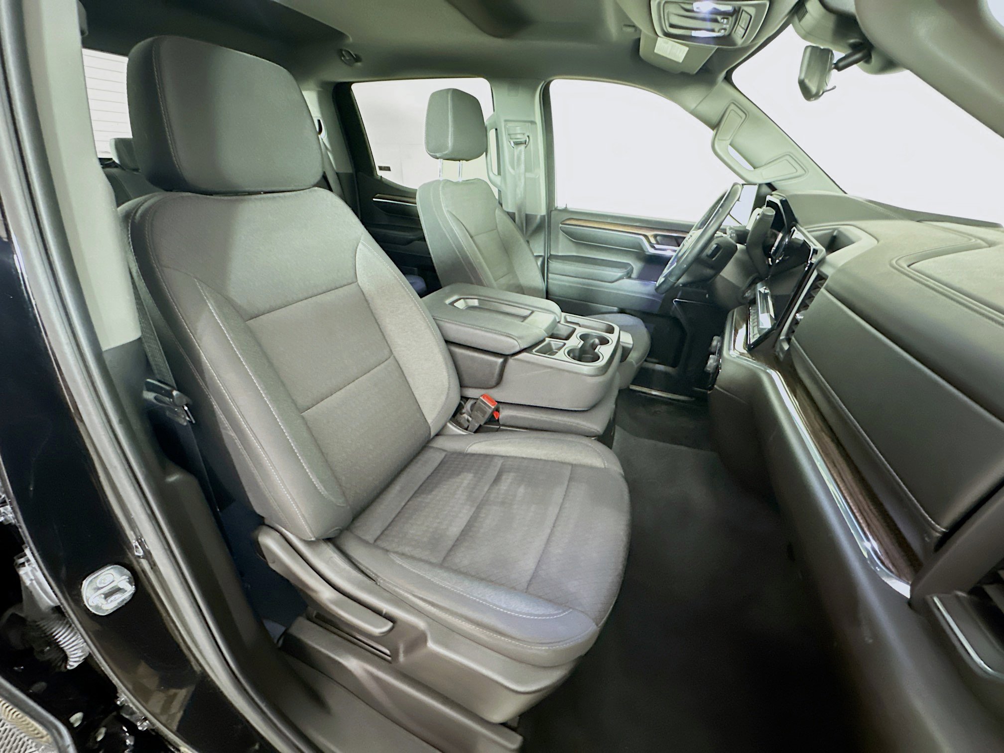 Used 2024 Chevrolet Silverado 1500 LT image 29