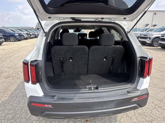 Used 2023 Kia Sorento LX FWD image 11