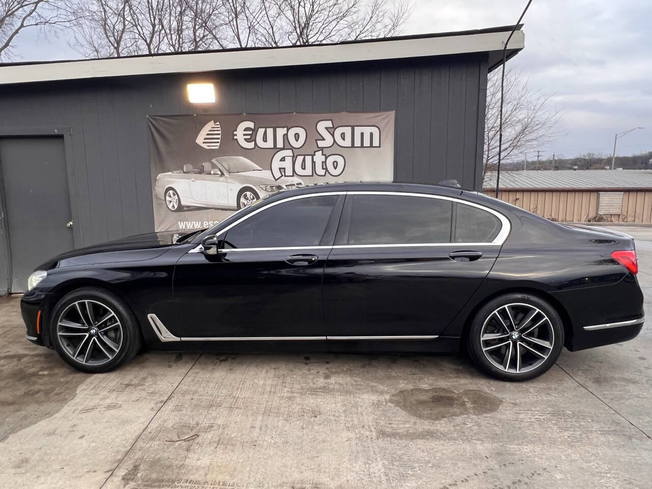 Used 2017 BMW 740i RWD image 5