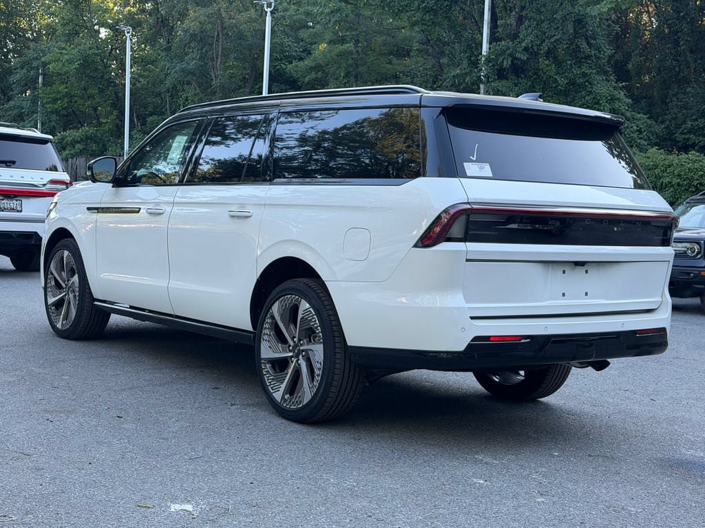 New 2027 Lincoln Navigator L Black Label w/ Black Label Special Edition AWD/4WD image 4
