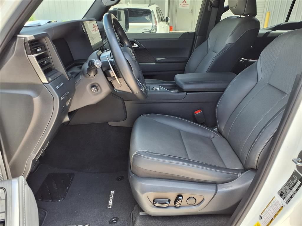 Used 2024 Lexus GX 550 w/ Cold Area Package AWD/4WD image 13