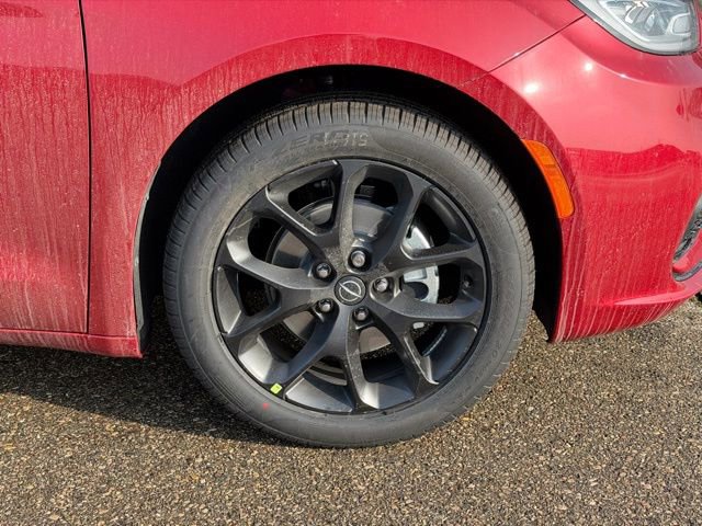 New 2026 Chrysler Pacifica Select image 6