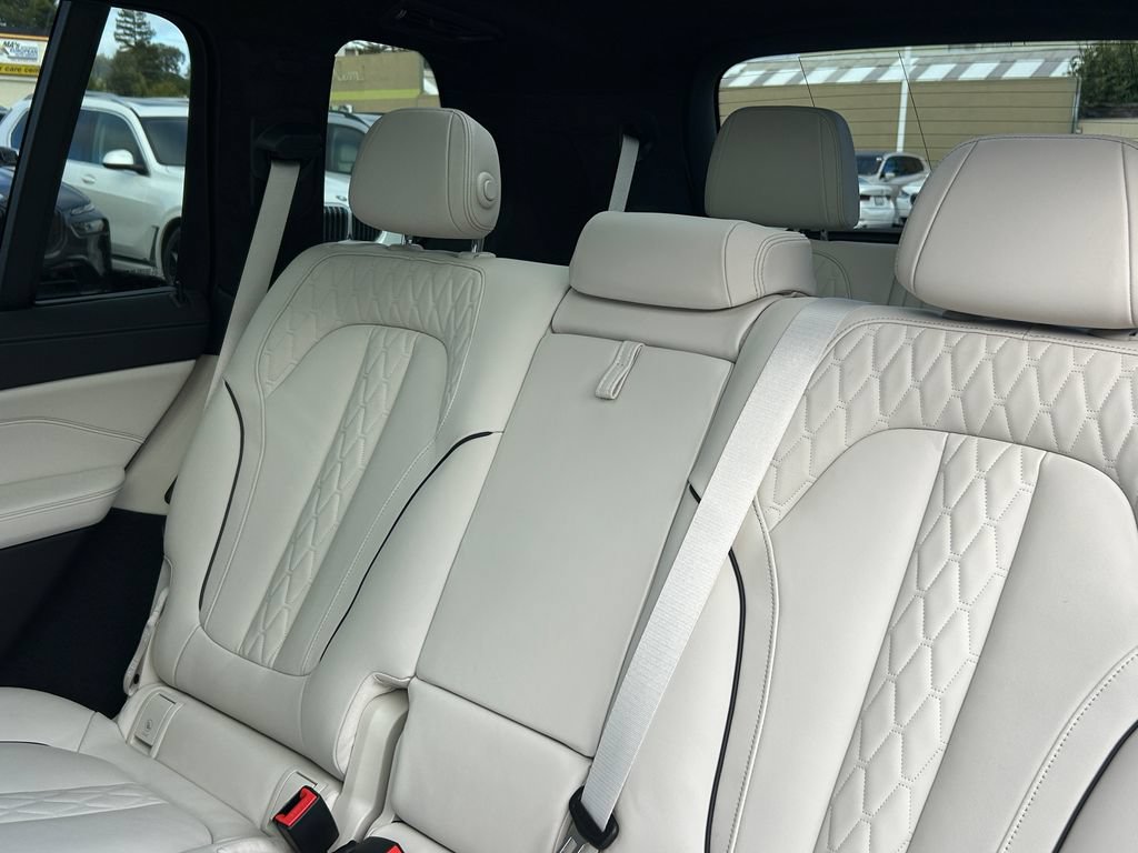 Used 2026 BMW X7 M60i AWD/4WD image 32
