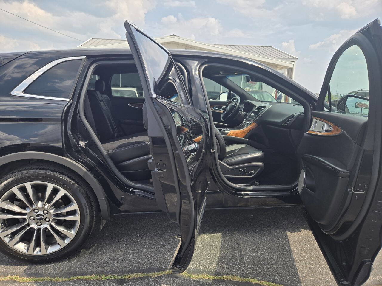 Used 2016 Lincoln MKX Reserve w/ Luxury Package image 12