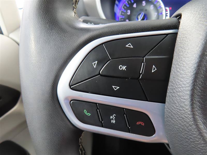 Used 2023 Chrysler Pacifica Touring-L FWD image 22