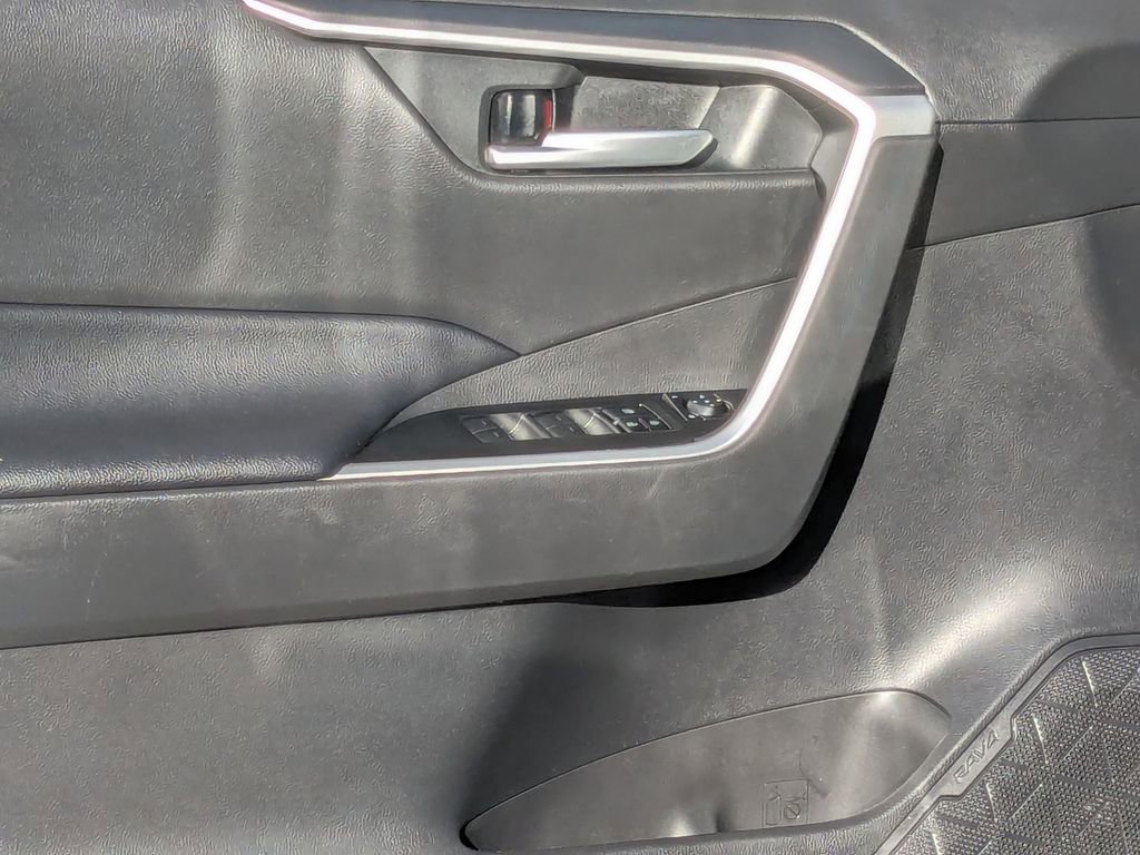 Used 2024 Toyota RAV4 XLE FWD image 11
