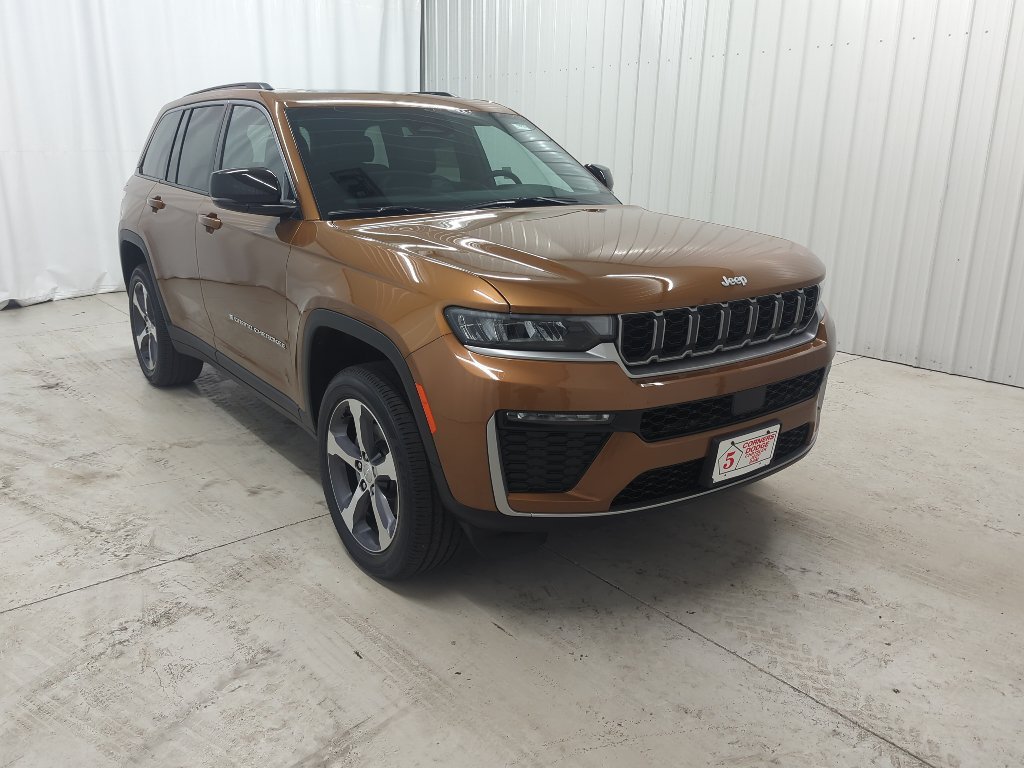 New 2026 Jeep Grand Cherokee Limited w/ Trailer Tow Package AWD/4WD image 5