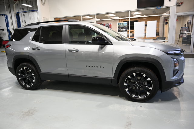 New 2027 Chevrolet Equinox RS w/ Convenience Package III AWD/4WD image 4