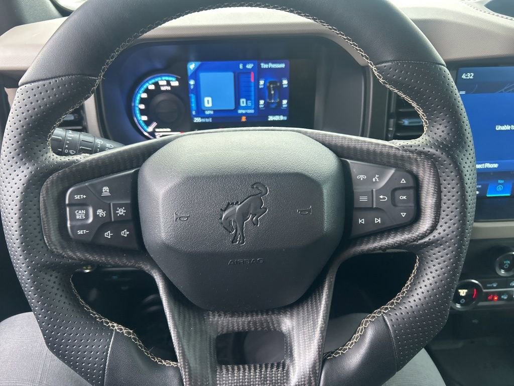 Used 2023 Ford Bronco Wildtrak image 5