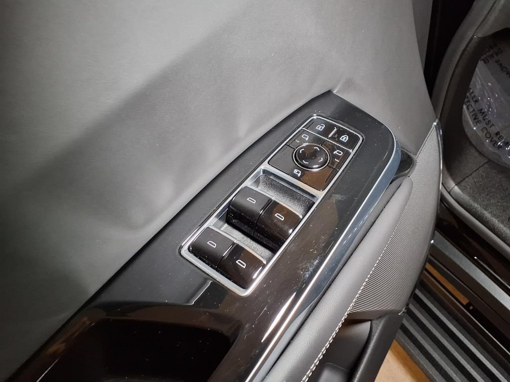 Certified 2026 Cadillac Escalade ESV Platinum Sport AWD/4WD image 14