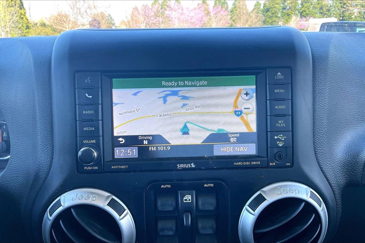 Used 2017 Jeep Wrangler Unlimited Sahara w/ Connectivity Group image 14