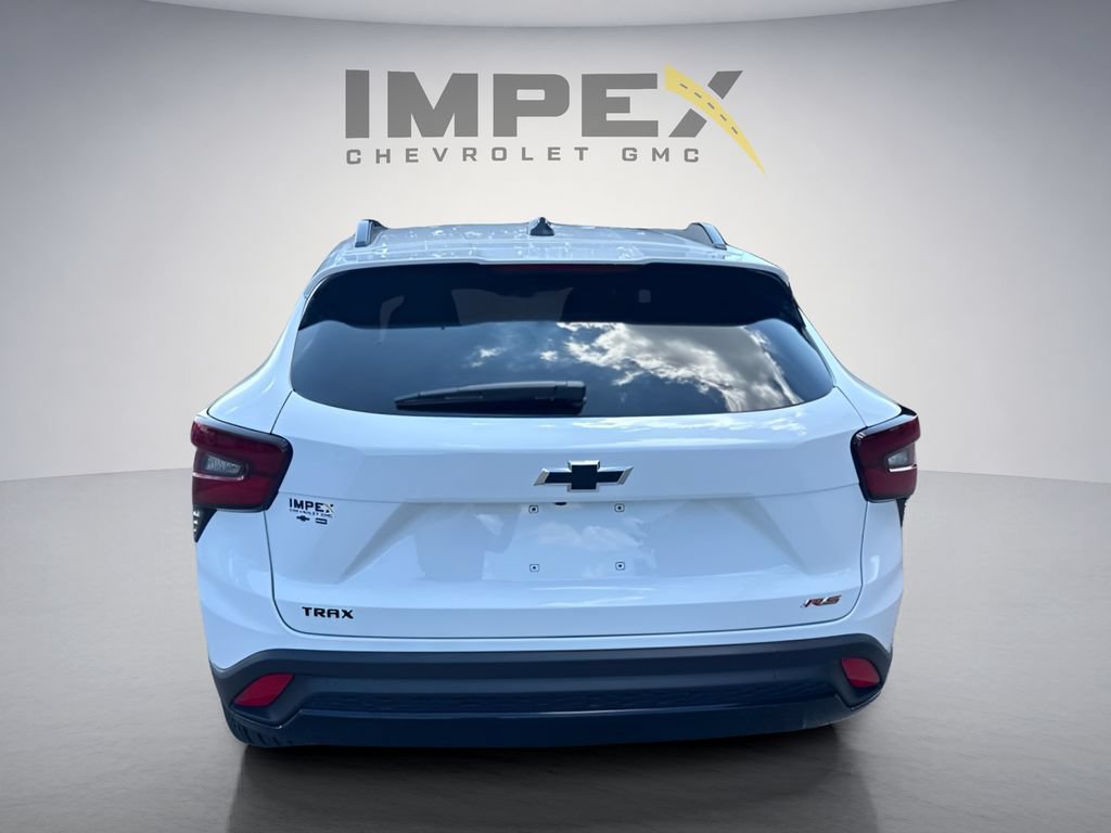 New 2026 Chevrolet Trax RS w/ Sunroof Package FWD image 4