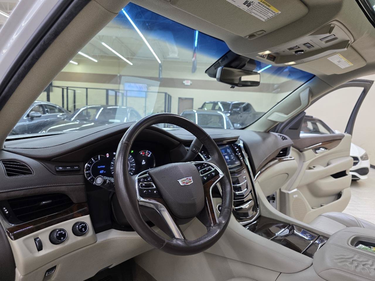 Used 2017 Cadillac Escalade Premium Luxury AWD/4WD image 20