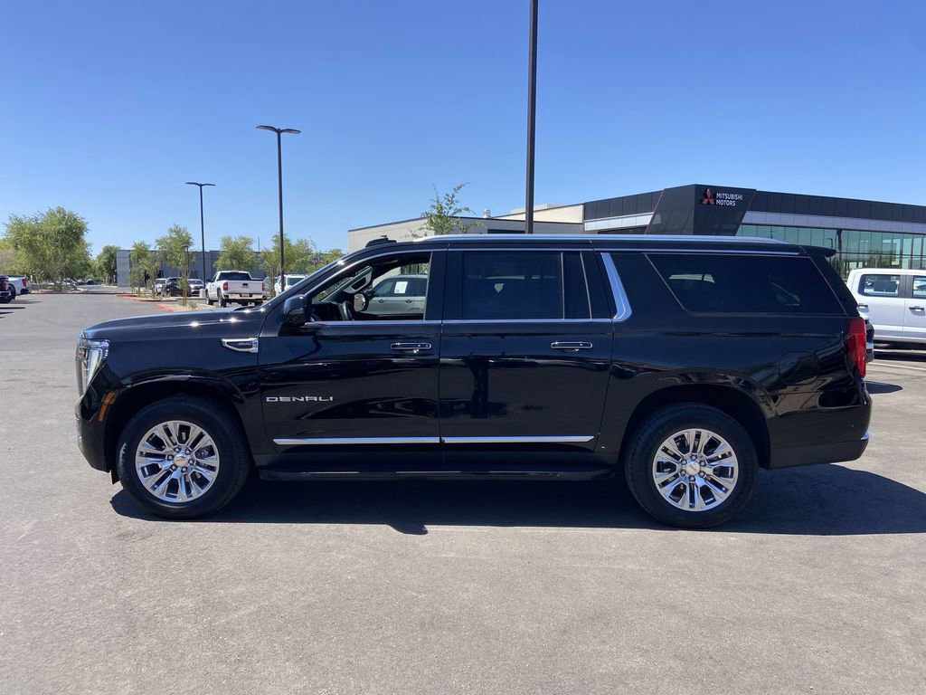 Used 2025 GMC Yukon XL Denali AWD/4WD image 4
