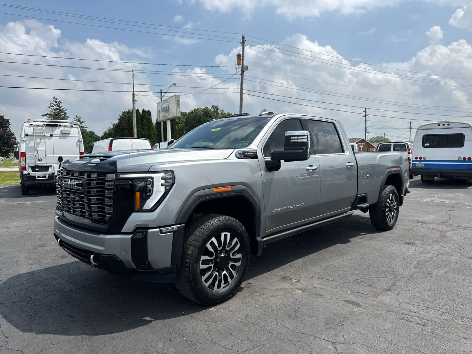 Certified 2025 GMC Sierra 3500 Denali Ultimate AWD/4WD image 1