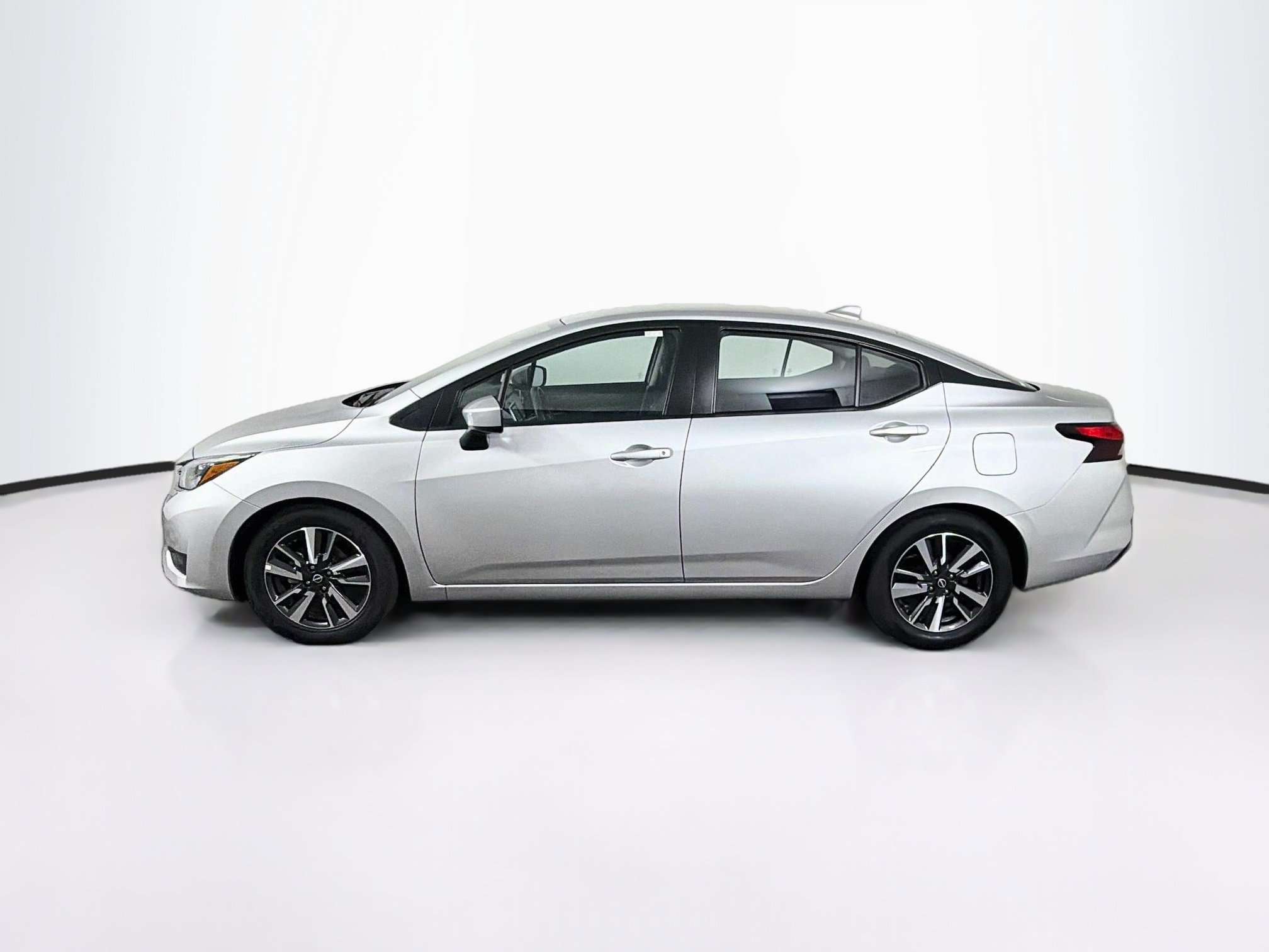 Used 2025 Nissan Versa SV FWD image 4