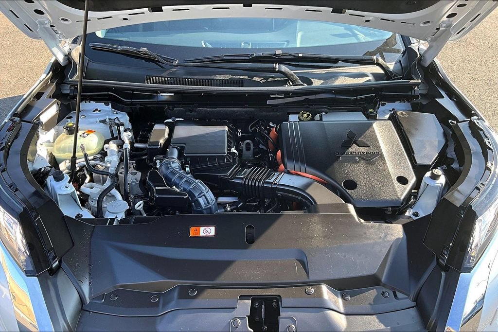 Used 2024 Mitsubishi Outlander 4WD Plug-In Hybrid image 10