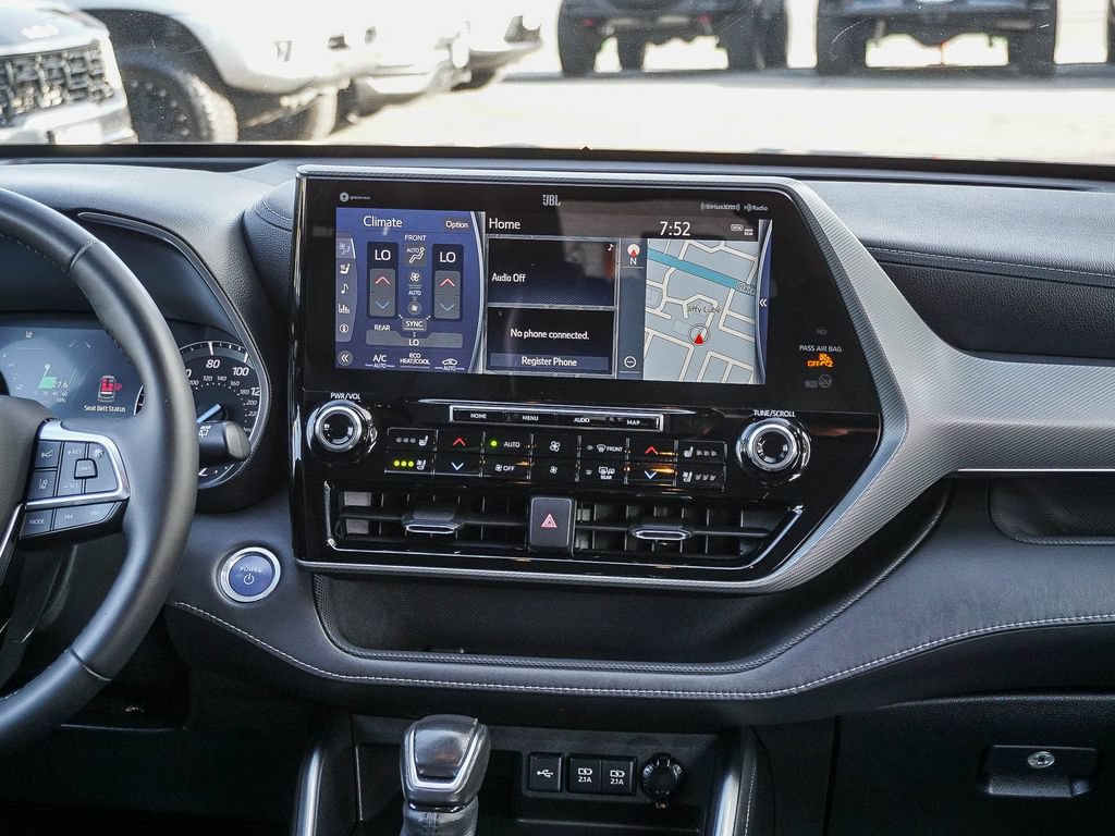 Used 2021 Toyota Highlander Platinum AWD/4WD image 16