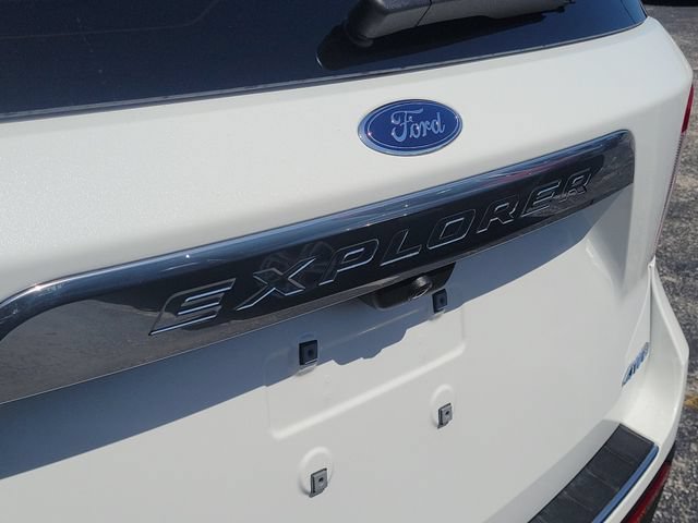 Used 2023 Ford Explorer Platinum w/ Technology Package AWD/4WD image 7