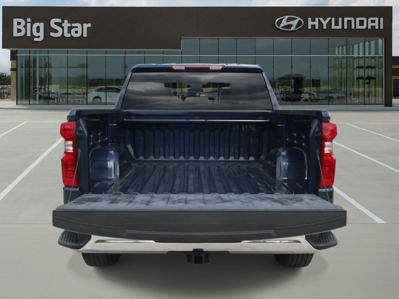 Used 2022 Chevrolet Silverado 1500 LT RWD image 8