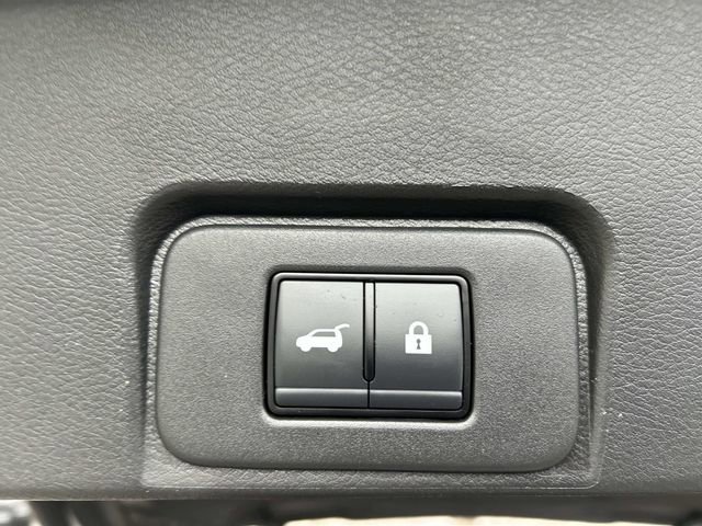 Used 2025 Nissan Rogue SV image 14