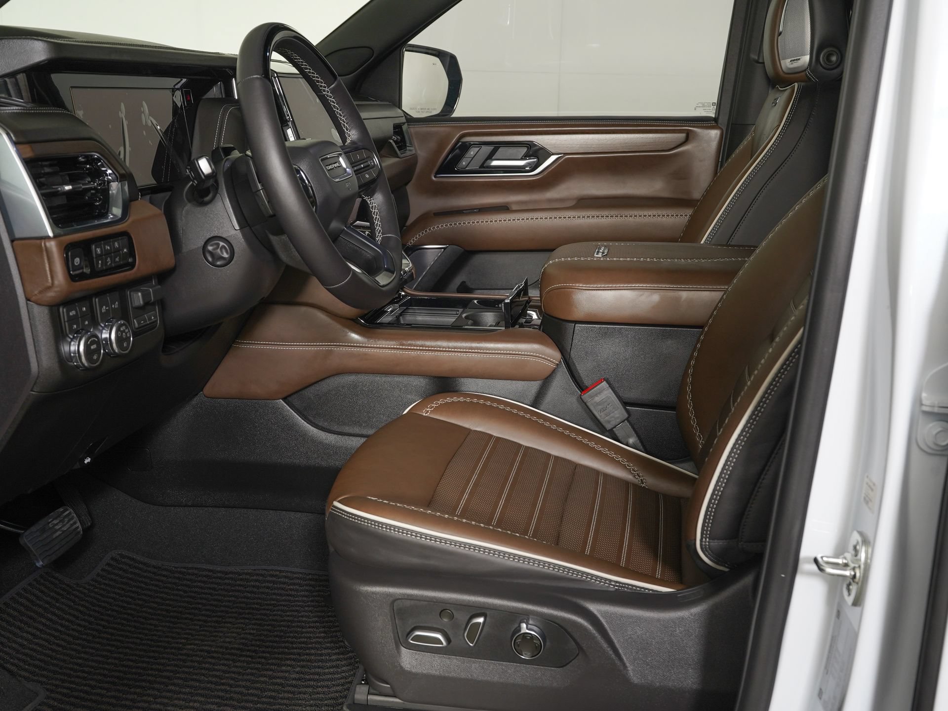 Used 2026 GMC Yukon Denali Ultimate AWD/4WD image 17
