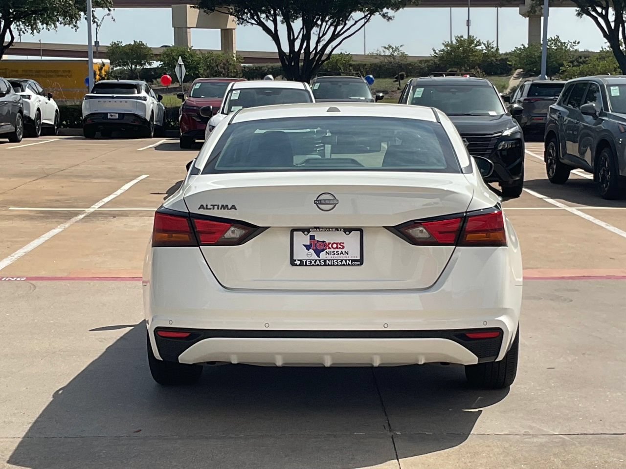 Used 2025 Nissan Altima 2.5 SV FWD image 4