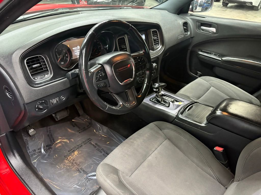 Used 2018 Dodge Charger SXT w/ Blacktop Package RWD image 13