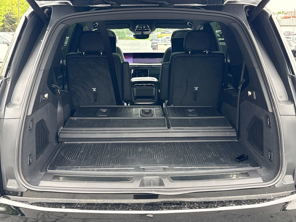 New 2026 Cadillac Escalade IQL Sport 1 w/ LPO, ONYX Package AWD/4WD image 10