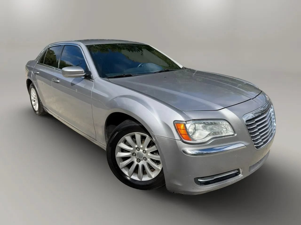 Used 2014 Chrysler 300 RWD image 2
