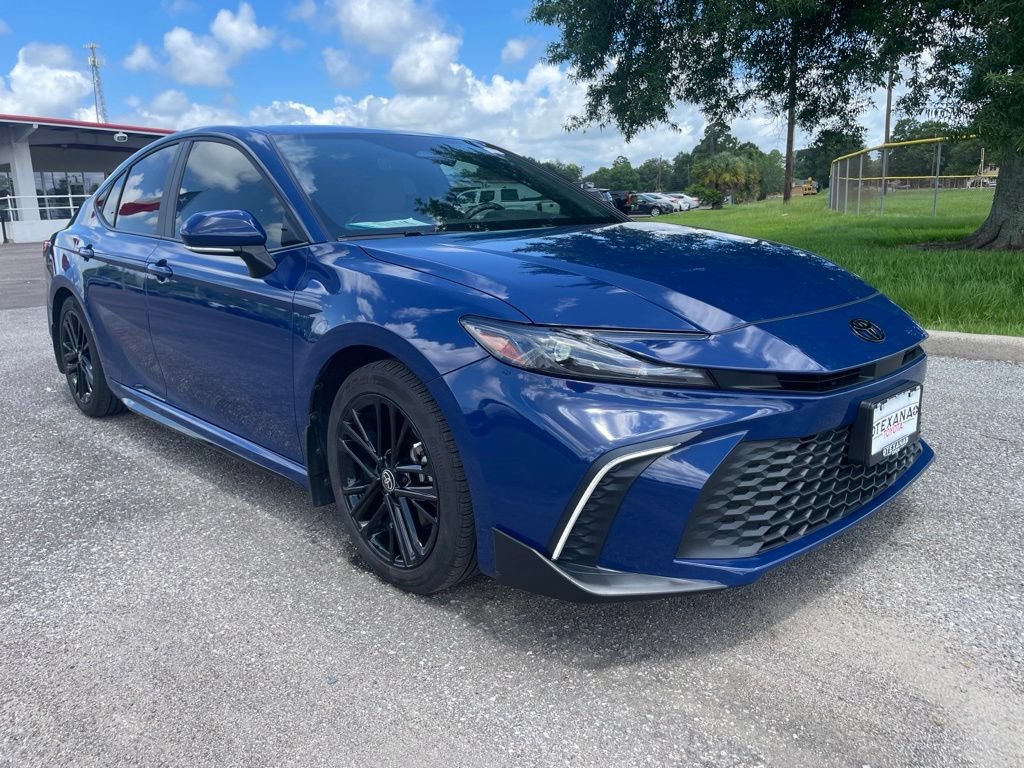 Used 2025 Toyota Camry SE w/ Convenience Package FWD image 6