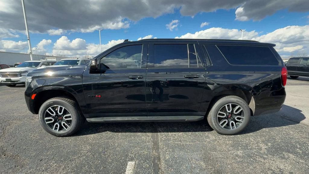 Used 2022 GMC Yukon XL AT4 AWD/4WD image 5