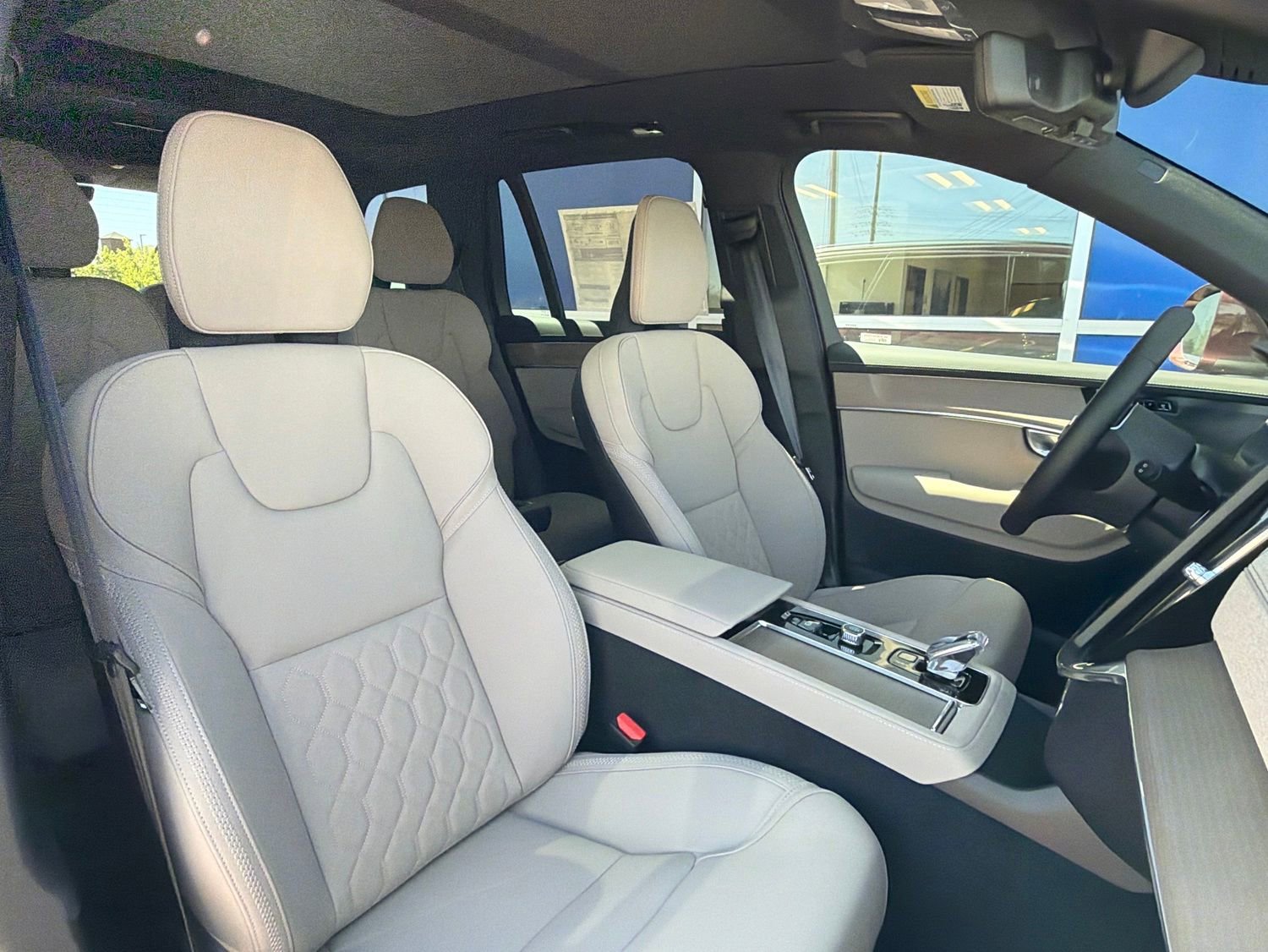 New 2026 Volvo XC90 T8 Plus w/ Protection Package Premier AWD/4WD image 17