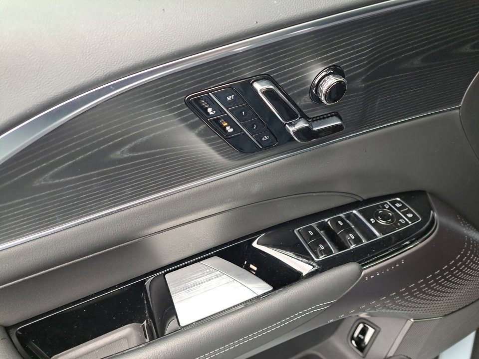 Certified 2025 Cadillac Lyriq Sport image 32