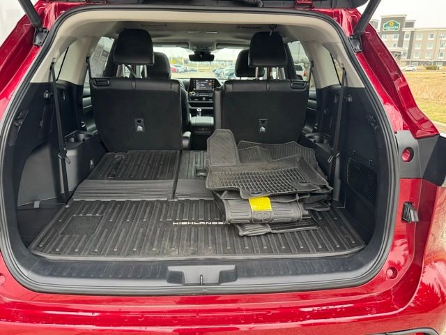 Used 2021 Toyota Highlander XLE AWD/4WD image 43