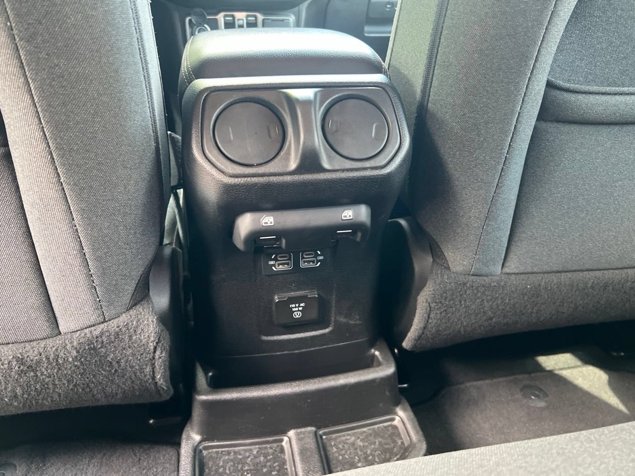 Used 2024 Jeep Wrangler Unlimited Sahara AWD/4WD image 17