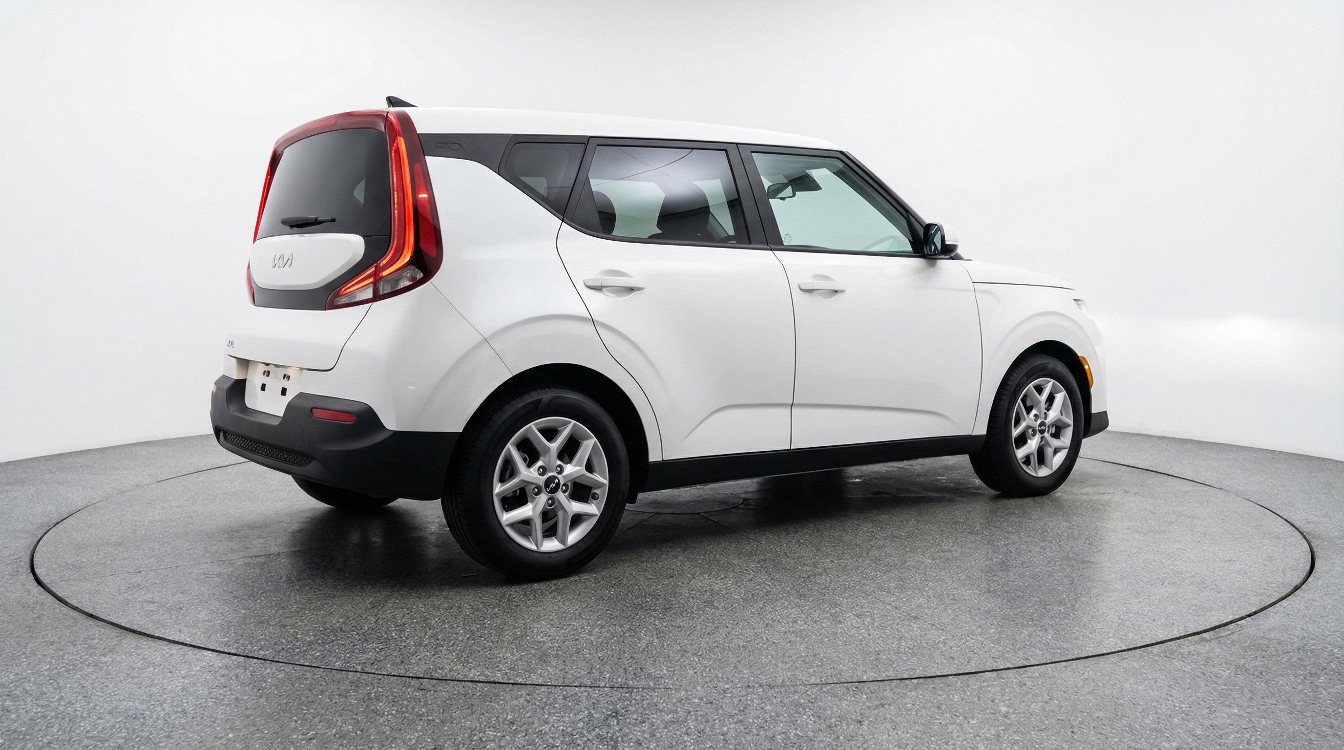 Used 2025 Kia Soul LX w/ LX Technology Package FWD image 9